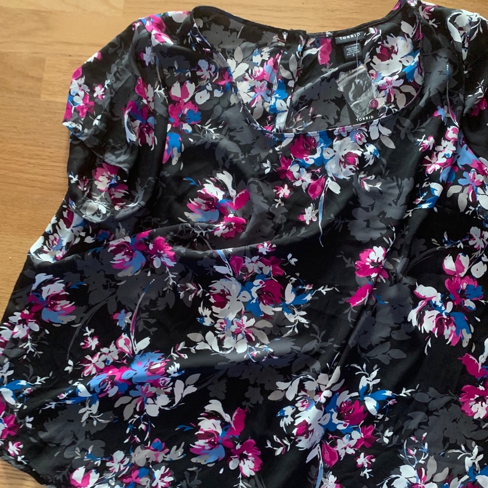 Torrid NWT 3X floral top